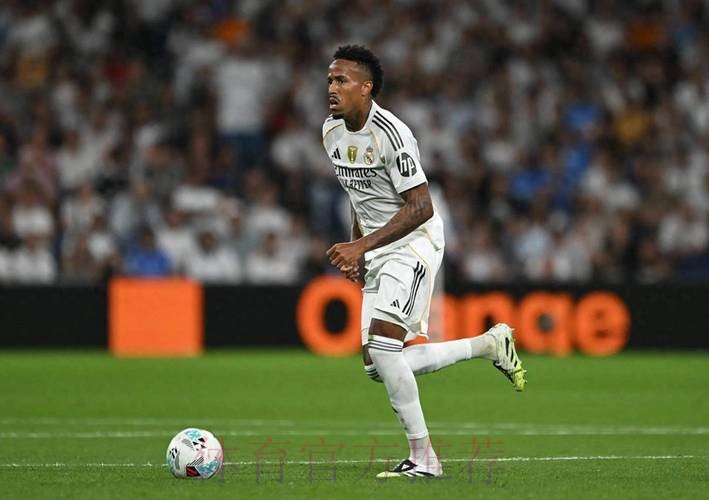 六台记者:皇马考虑让米利唐在国家德比任右后卫